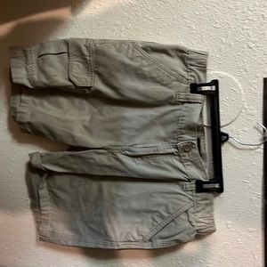 Men’s tan shorts